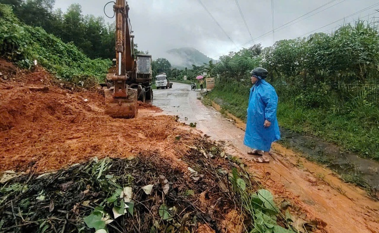 QL1A qua Đ&agrave; Nẵng ngập s&acirc;u, đường Hồ Ch&iacute; Minh tiếp tục sạt lở- Ảnh 2.