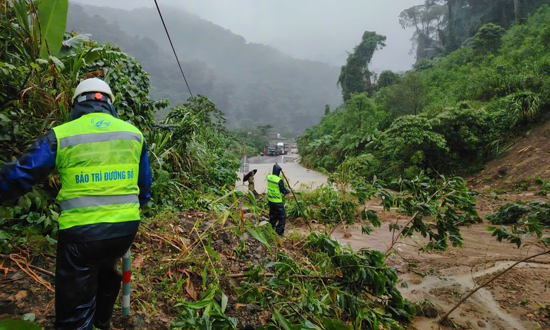 QL1A qua Đ&agrave; Nẵng ngập s&acirc;u, đường Hồ Ch&iacute; Minh tiếp tục sạt lở- Ảnh 4.