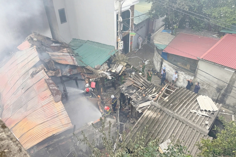 Điều tra vụ cháy nhà khiến ông lão tử vong ở Hà Nội- Ảnh 1. Điều tra vụ cháy nhà khiến ông lão tử vong ở Hà Nội- Ảnh 1.