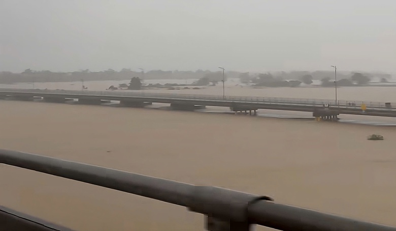 Đ&agrave; Nẵng: Cầu C&acirc;u L&acirc;u cũ nguy cơ bị lũ cuốn tr&ocirc;i- Ảnh 2.