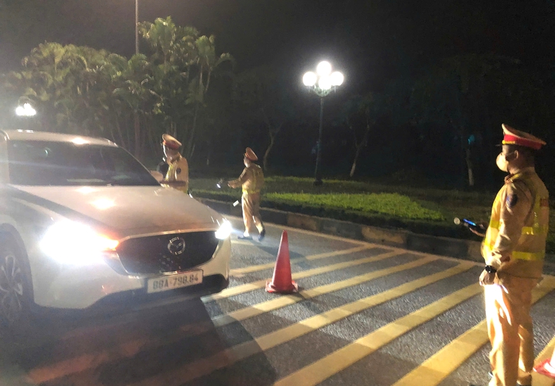 Ph&uacute; Thọ: Xử phạt 2.251 trường hợp vi phạm nồng độ cồn trong 12 ng&agrave;y ra qu&acirc;n- Ảnh 1.