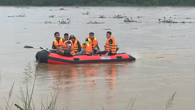 Ch&igrave;m trong mưa lũ, loạt tỉnh th&agrave;nh miền Trung gia tăng thiệt hại- Ảnh 11.