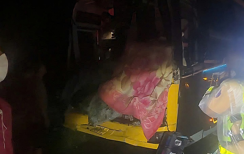 Tai nạn xe kh&aacute;ch tr&ecirc;n cao tốc Đ&agrave; Nẵng - Quảng Ng&atilde;i, 5 người bị thương- Ảnh 1.