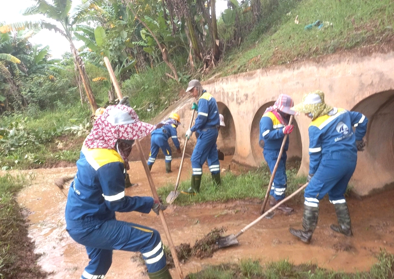 H&agrave; Tĩnh: Những người &acirc;m thầm giữ đường th&ocirc;ng suốt giữa m&ugrave;a mưa- Ảnh 4.