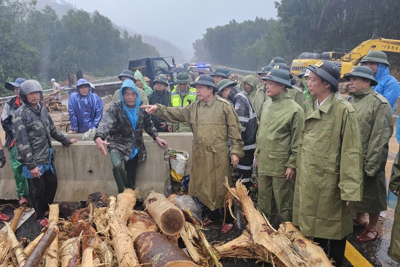 Ph&oacute; Thủ tướng Trần Hồng H&agrave; y&ecirc;u cầu r&agrave; so&aacute;t, xử l&yacute; sạt lở tr&ecirc;n cao tốc La Sơn - H&ograve;a Li&ecirc;n- Ảnh 2.