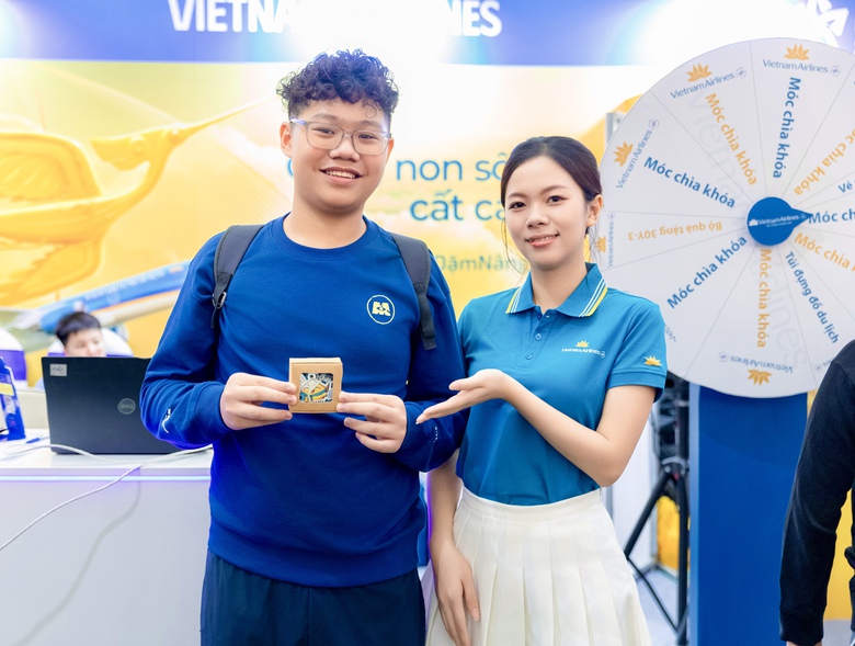 Gian h&agrave;ng Vietnam Airlines h&uacute;t kh&aacute;ch tham quan tại Hội chợ M&ugrave;a thu 2025- Ảnh 9.