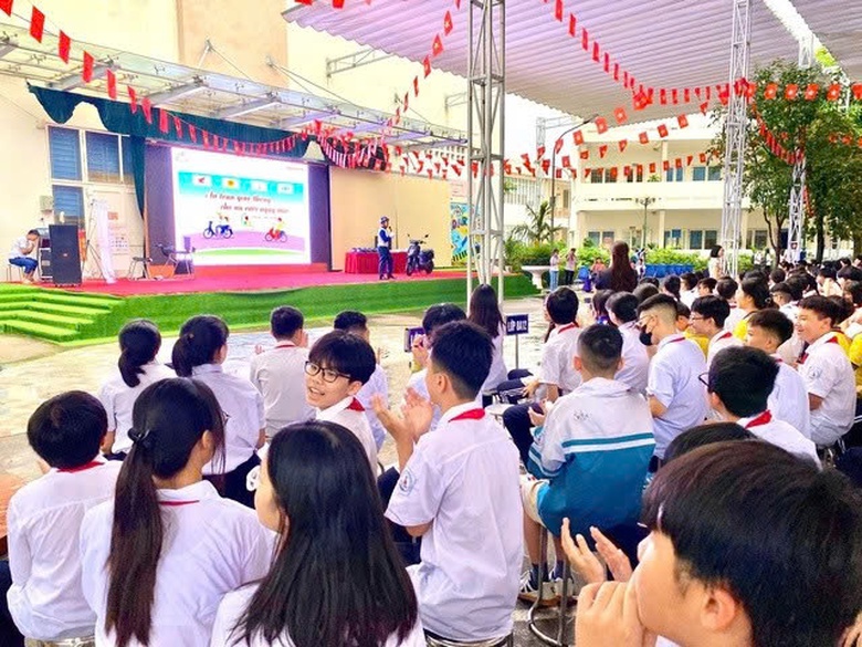 Lan tỏa văn minh giao th&ocirc;ng Thủ đ&ocirc; từ cổng trường- Ảnh 2.