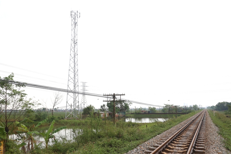 Nghệ An: Xử l&yacute; dứt điểm c&ocirc;ng tr&igrave;nh vi phạm h&agrave;nh lang bảo vệ an to&agrave;n đường sắt- Ảnh 1.