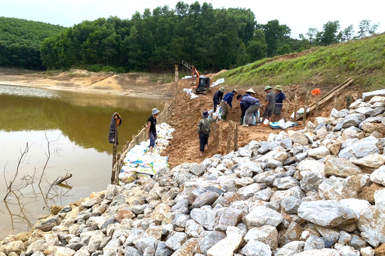 H&agrave; Tĩnh: 7 c&ocirc;ng tr&igrave;nh đ&ecirc; điều, thủy lợi cấp b&aacute;ch hư hỏng sau mưa b&atilde;o cần được sửa chữa- Ảnh 2.