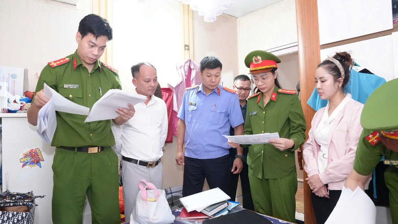 L&agrave;o Cai: Bắt hiệu trưởng v&agrave; kế to&aacute;n trường mầm non chiếm đoạt 580 triệu đồng- Ảnh 1.