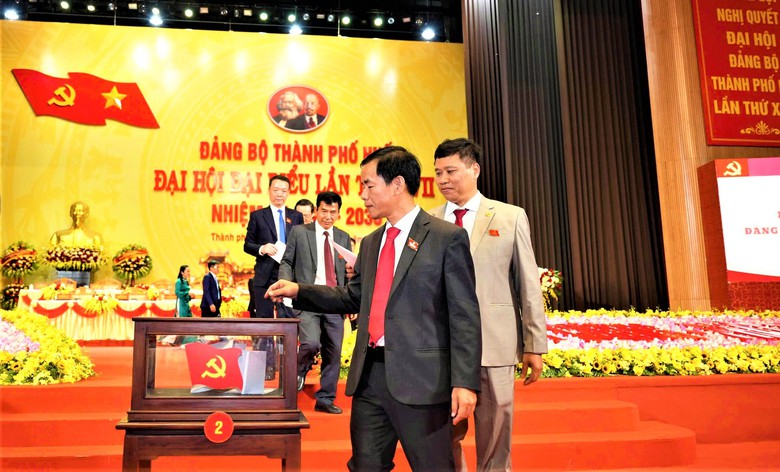 &Ocirc;ng Nguyễn Văn Phương được bầu giữ chức B&iacute; thư Th&agrave;nh ủy Huế- Ảnh 1.