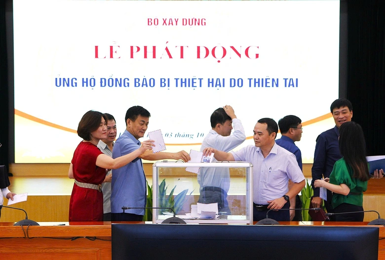 Bộ X&acirc;y dựng quy&ecirc;n g&oacute;p, ủng hộ đồng b&agrave;o bị thiệt hại do cơn b&atilde;o số 10- Ảnh 3.