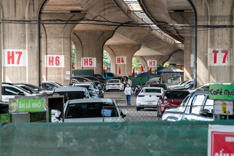 Quản lý bãi xe dưới gầm cầu: Giám sát chặt, không thể “khoán trắng” cho chủ bãi- Ảnh 1. Quản lý bãi xe dưới gầm cầu: Giám sát chặt, không thể “khoán trắng” cho chủ bãi- Ảnh 1.
