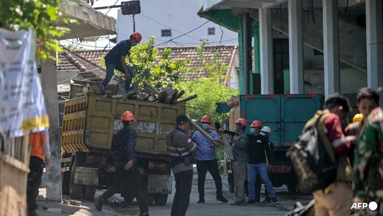 Sập trường học ở Indonesia: Số người thiệt mạng tiếp tục tăng- Ảnh 1. Sập trường học ở Indonesia: Số người thiệt mạng tiếp tục tăng- Ảnh 1.