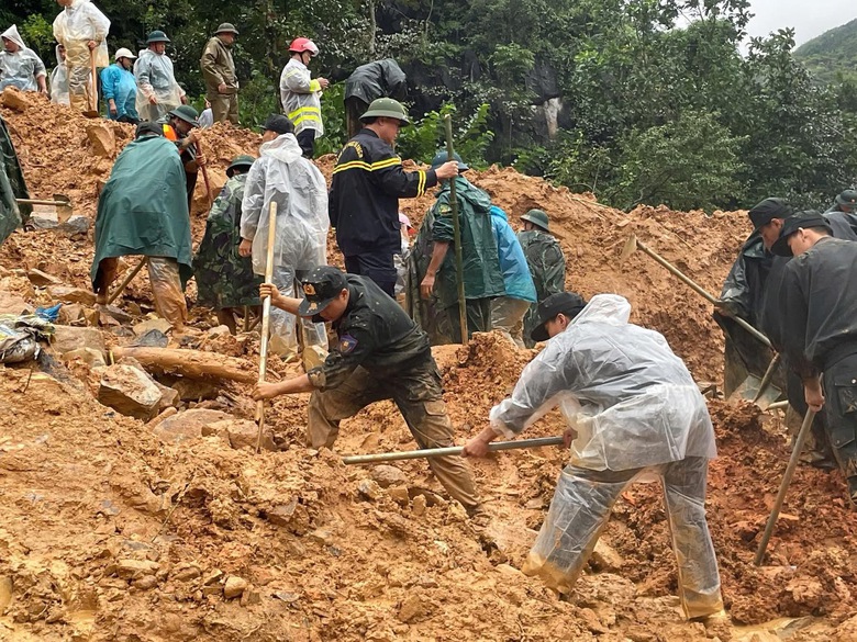 Tuy&ecirc;n Quang: Sập mố cầu T&aacute;t Lu&ocirc;ng, x&atilde; N&agrave; Hang- Ảnh 2.