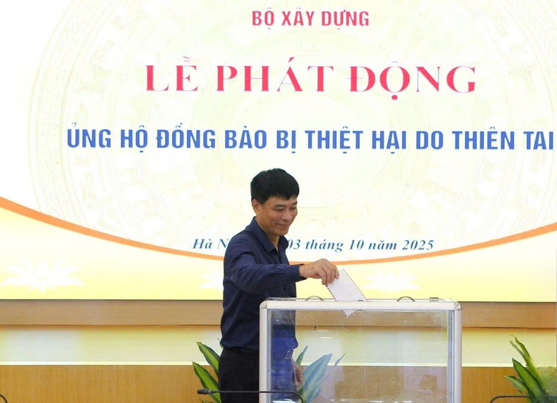 Bộ X&acirc;y dựng quy&ecirc;n g&oacute;p, ủng hộ đồng b&agrave;o bị thiệt hại do cơn b&atilde;o số 10- Ảnh 2.