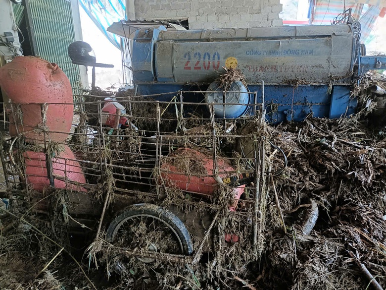 Người d&acirc;n L&agrave;o Cai thất thần trước cảnh nh&agrave; cửa, hoa m&agrave;u tan hoang sau lũ- Ảnh 2.