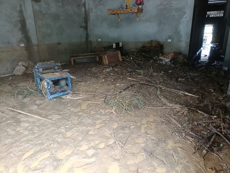 Người d&acirc;n L&agrave;o Cai thất thần trước cảnh nh&agrave; cửa, hoa m&agrave;u tan hoang sau lũ- Ảnh 3.