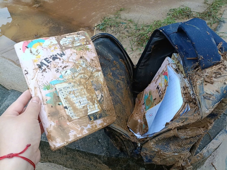 Người d&acirc;n L&agrave;o Cai thất thần trước cảnh nh&agrave; cửa, hoa m&agrave;u tan hoang sau lũ- Ảnh 4.