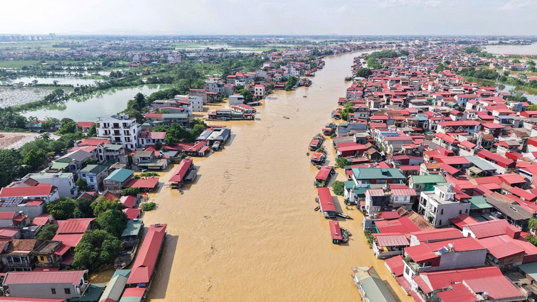 Nước s&ocirc;ng Cầu l&ecirc;n cao, Bắc Ninh vẫn c&ograve;n hơn 2.100 hộ d&acirc;n bị c&ocirc; lập- Ảnh 1.