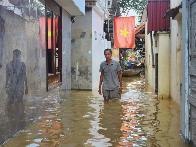 Nước s&ocirc;ng Cầu l&ecirc;n cao, Bắc Ninh vẫn c&ograve;n hơn 2.100 hộ d&acirc;n bị c&ocirc; lập- Ảnh 7.