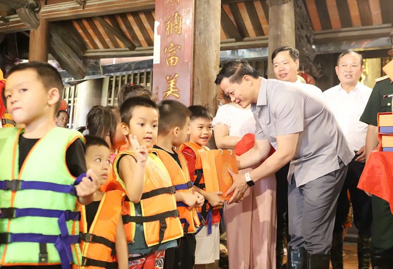 Nước s&ocirc;ng Cầu l&ecirc;n cao, Bắc Ninh vẫn c&ograve;n hơn 2.100 hộ d&acirc;n bị c&ocirc; lập- Ảnh 11.