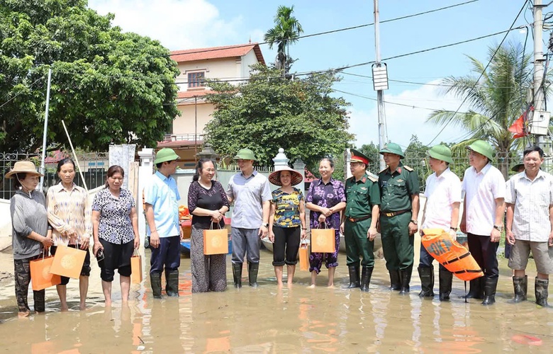 Nước s&ocirc;ng Cầu l&ecirc;n cao, Bắc Ninh vẫn c&ograve;n hơn 2.100 hộ d&acirc;n bị c&ocirc; lập- Ảnh 16.