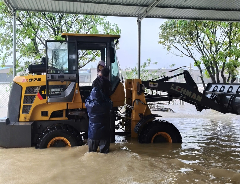 Mưa lớn g&acirc;y ngập s&acirc;u tại H&agrave; Tĩnh, nhiều hộ d&acirc;n phải di dời khẩn cấp- Ảnh 1.