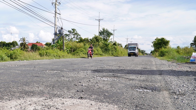 Khẩn trương khắc phục hư hỏng tr&ecirc;n tuyến quốc lộ 1 qua C&agrave; Mau- Ảnh 4.