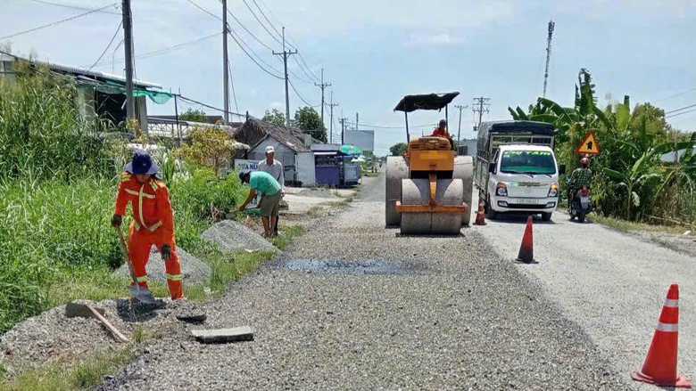 Khẩn trương khắc phục hư hỏng tr&ecirc;n tuyến quốc lộ 1 qua C&agrave; Mau- Ảnh 6.