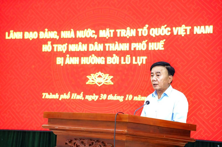 Thường trực Ban B&iacute; thư kiểm tra c&ocirc;ng t&aacute;c khắc phục hậu quả mưa lũ tại Huế- Ảnh 1.