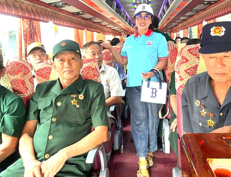 Gi&aacute;m đốc doanh nghiệp x&atilde; đảo chi h&agrave;ng tỷ đồng vận h&agrave;nh chuyến xe tử tế, lan tỏa y&ecirc;u thương- Ảnh 2.