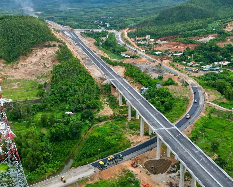 "Canh trời" thảm nhựa cao tốc Quy Nhơn - Ch&iacute; Thạnh- Ảnh 3.