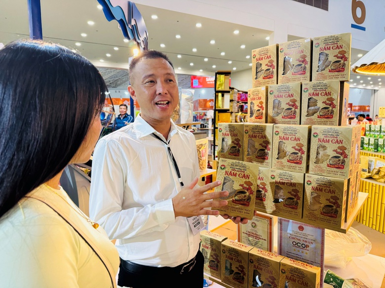 Sắc m&agrave;u OCOP 3 miền hội tụ tại Hội chợ M&ugrave;a Thu 2025- Ảnh 3.