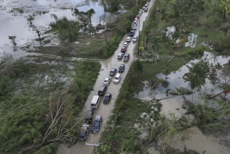 Bão Melissa quét qua Caribe: Gần 30 người thiệt mạng, Cuba hứng chịu thiệt hại lớn - Ảnh 2. Bão Melissa quét qua Caribe: Gần 30 người thiệt mạng, Cuba hứng chịu thiệt hại lớn - Ảnh 2.