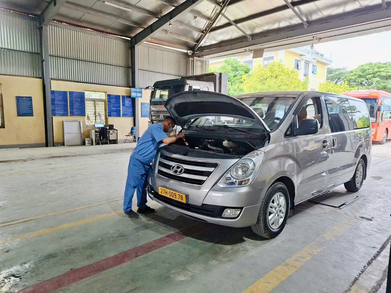 Đăng kiểm tại Điện Bi&ecirc;n: Tăng minh bạch, r&uacute;t ngắn thời gian cho người d&acirc;n- Ảnh 1.