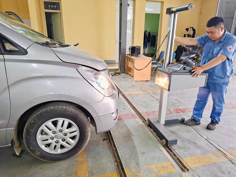 Đăng kiểm tại Điện Bi&ecirc;n: Tăng minh bạch, r&uacute;t ngắn thời gian cho người d&acirc;n- Ảnh 2.