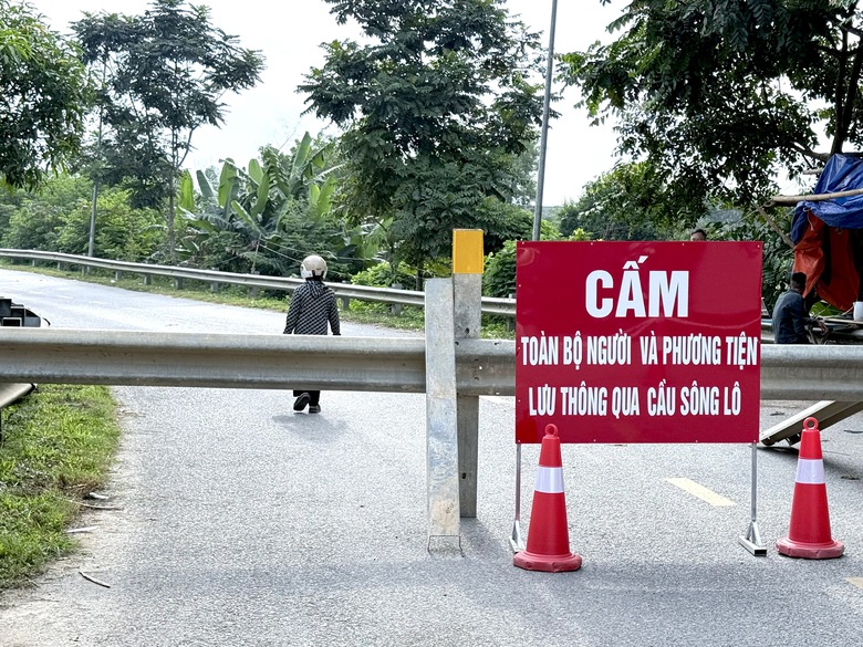 Tự &yacute; vận chuyển người v&agrave; h&agrave;ng h&oacute;a qua s&ocirc;ng L&ocirc; sẽ bị phạt- Ảnh 1.