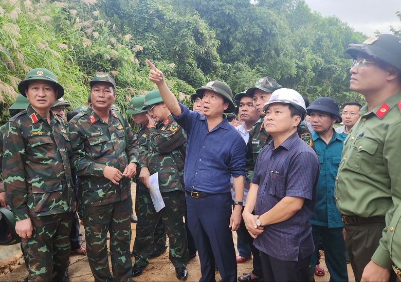 Hai Ph&oacute; Thủ tướng chỉ đạo khẩn trương khắc phục hậu quả mưa lũ tại Quảng Ng&atilde;i- Ảnh 5.