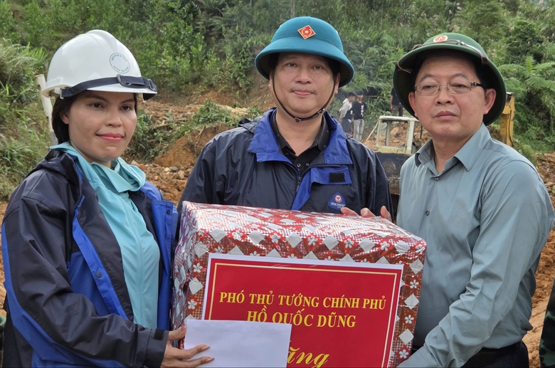 Hai Ph&oacute; Thủ tướng chỉ đạo khẩn trương khắc phục hậu quả mưa lũ tại Quảng Ng&atilde;i- Ảnh 15.