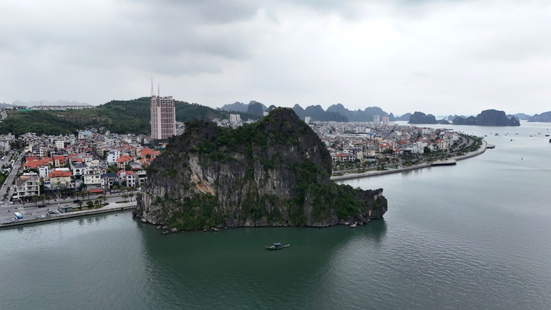 Th&aacute;o dỡ d&agrave;n đ&egrave;n nghệ thuật 140 tỷ đồng tr&ecirc;n vịnh Hạ Long: B&agrave;i học đầu tư cảnh quan- Ảnh 8.