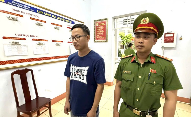 Bắt Ph&oacute; ph&ograve;ng ng&acirc;n h&agrave;ng lừa đảo 4,8 tỷ đồng để &ldquo;đầu tư t&agrave;i ch&iacute;nh&rdquo; qua mạng- Ảnh 1.