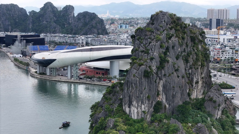 Th&aacute;o dỡ d&agrave;n đ&egrave;n nghệ thuật 140 tỷ đồng tr&ecirc;n vịnh Hạ Long: B&agrave;i học đầu tư cảnh quan- Ảnh 7.