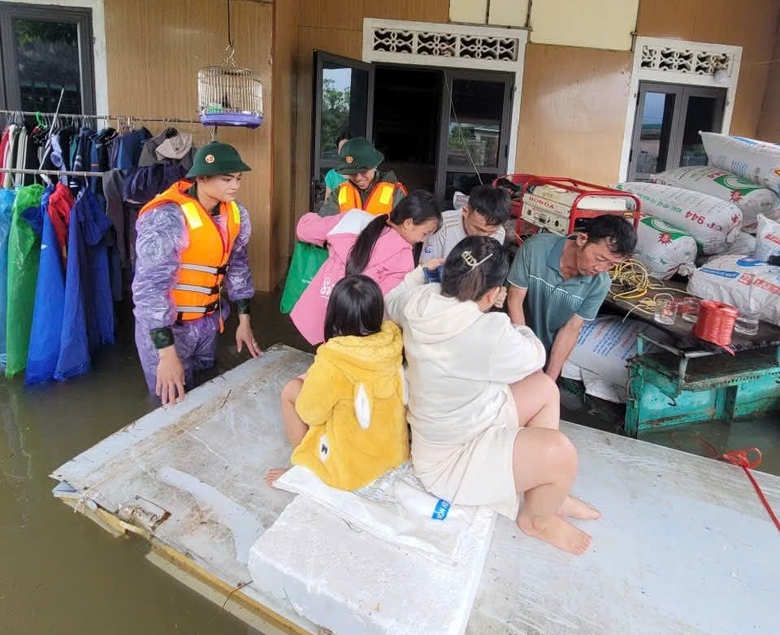 H&agrave; Tĩnh: Mưa lớn suốt đ&ecirc;m, nhiều khu vực ngập s&acirc;u, đường ven biển sạt lở nghi&ecirc;m trọng- Ảnh 8.