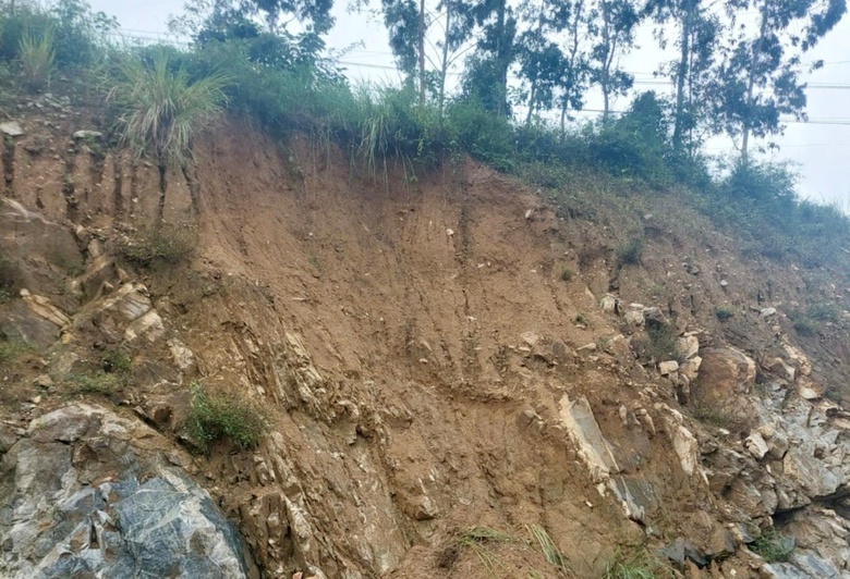 Gia Lai: Rốt r&aacute;o xử l&yacute; sạt trượt đ&egrave;o An Kh&ecirc; đảm bảo an to&agrave;n lưu th&ocirc;ng m&ugrave;a mưa lũ- Ảnh 4.