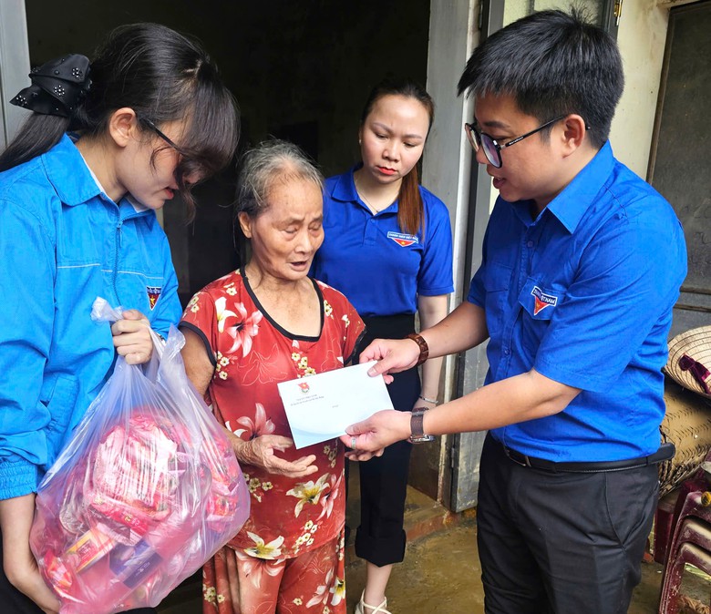 Tuổi trẻ Bộ Xây dựng lan tỏa văn hóa giao thông, bảo đảm an toàn đường sắt- Ảnh 10. Tuổi trẻ Bộ Xây dựng lan tỏa văn hóa giao thông, bảo đảm an toàn đường sắt- Ảnh 10.