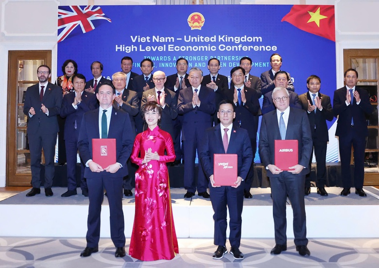 Vietjet v&agrave; Rolls-Royce k&yacute; kết hợp đồng động cơ Trent 7000 trị gi&aacute; 3,8 tỷ đ&ocirc; la Mỹ- Ảnh 1.