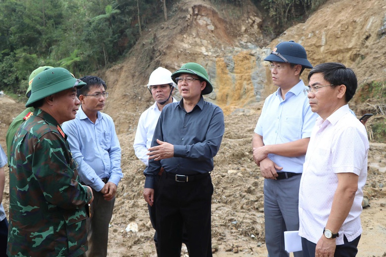 Ph&oacute; Thủ tướng: Khẩn trương l&agrave;m cầu tạm, th&ocirc;ng đường ở v&ugrave;ng sạt lở miền n&uacute;i Quảng Ng&atilde;i- Ảnh 3.
