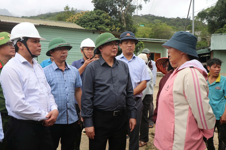 Ph&oacute; Thủ tướng: Khẩn trương l&agrave;m cầu tạm, th&ocirc;ng đường ở v&ugrave;ng sạt lở miền n&uacute;i Quảng Ng&atilde;i- Ảnh 6.