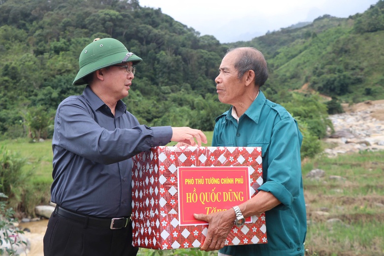 Ph&oacute; Thủ tướng: Khẩn trương l&agrave;m cầu tạm, th&ocirc;ng đường ở v&ugrave;ng sạt lở miền n&uacute;i Quảng Ng&atilde;i- Ảnh 7.